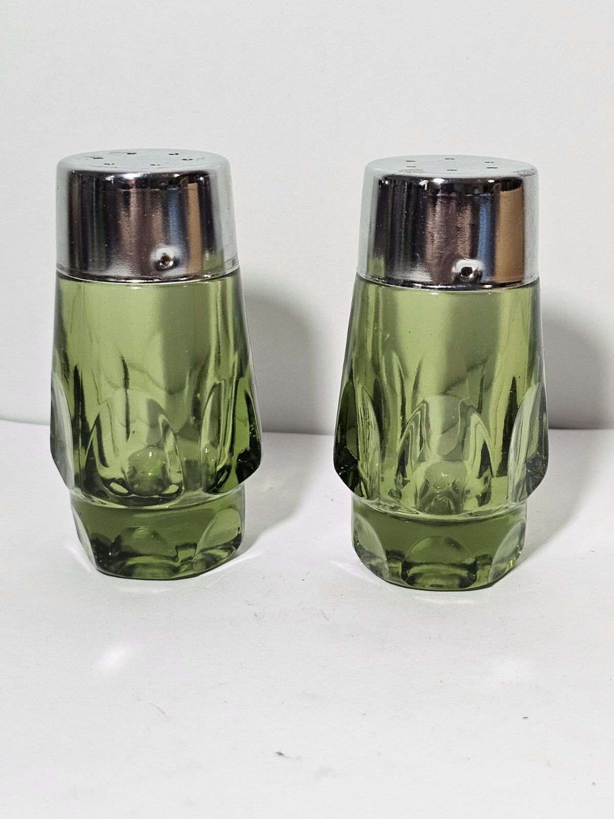 Vintage Olive Green Glass Salt Pepper Shakers Metal Lids Retro Set Not Marked