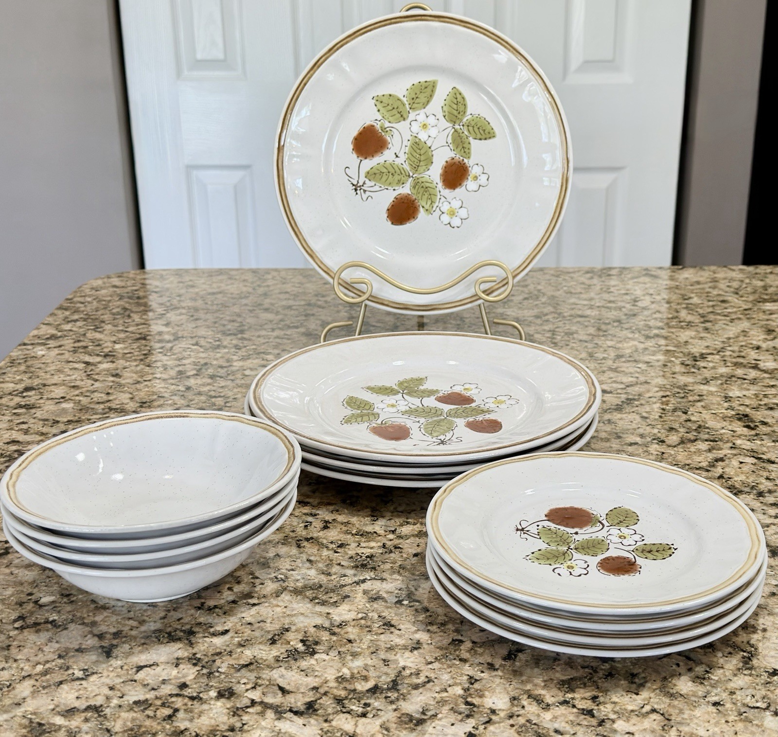 12pc Americana Hearthside Stoneware Berries Cream Dinner Set Plates & Bowls VTG