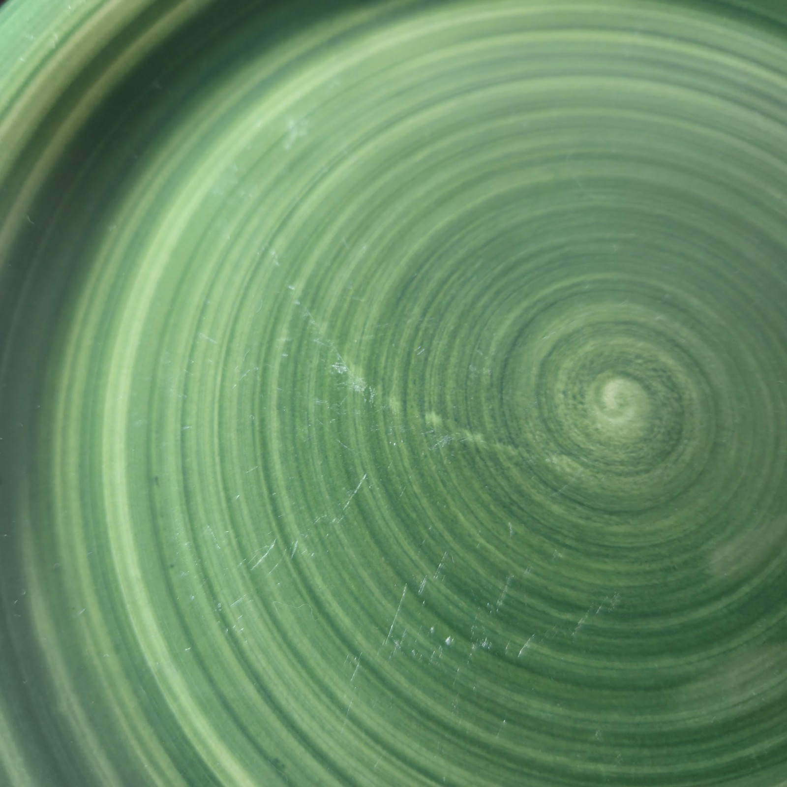 HOLIDAY Set of 4 Brylane Home Pottery Green Swirl Salad Appetizer Plates 7 1/4″