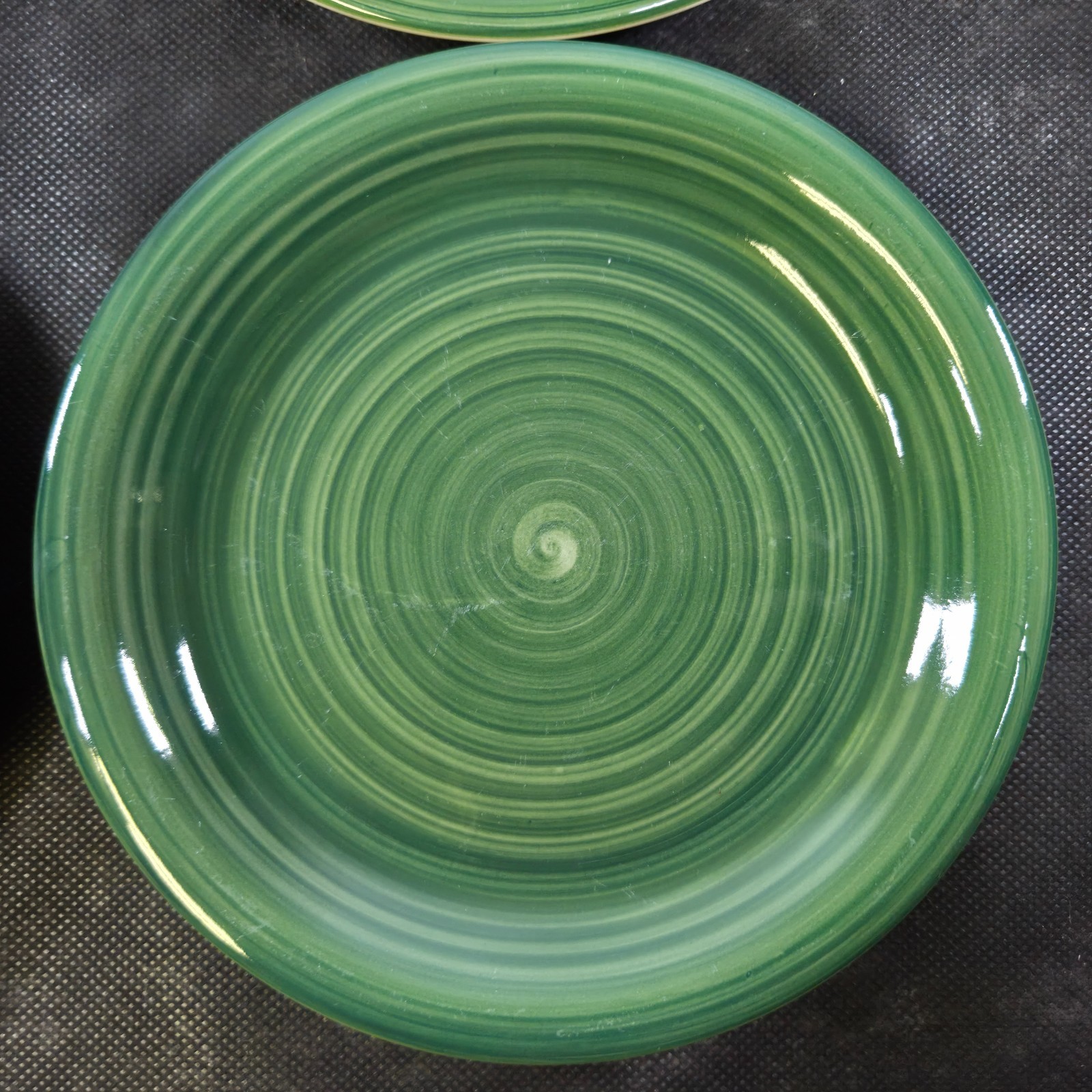 HOLIDAY Set of 4 Brylane Home Pottery Green Swirl Salad Appetizer Plates 7 1/4″