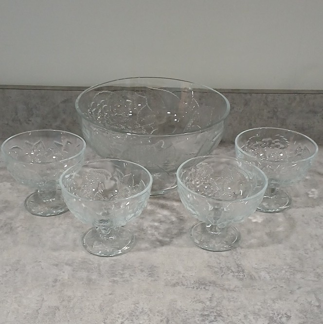 Set Of 5. Pasabahce Pressed Fruit Glass Serving Bowl And Dessert Footed Bowls