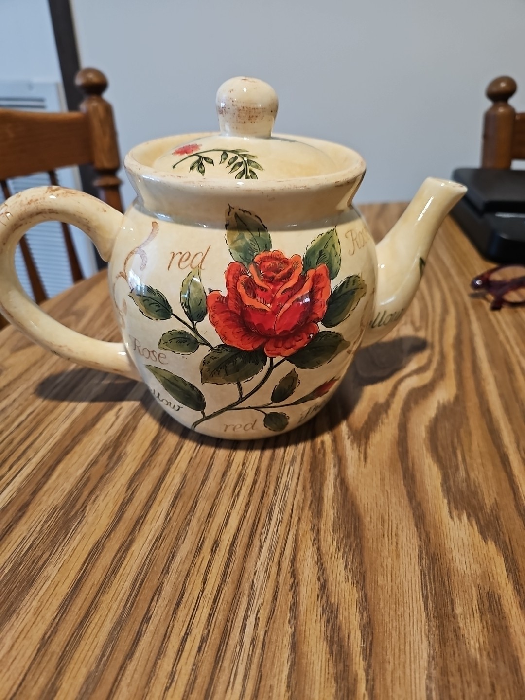 Vintage Classic Rose Teapot Cream Red-Orange Roses