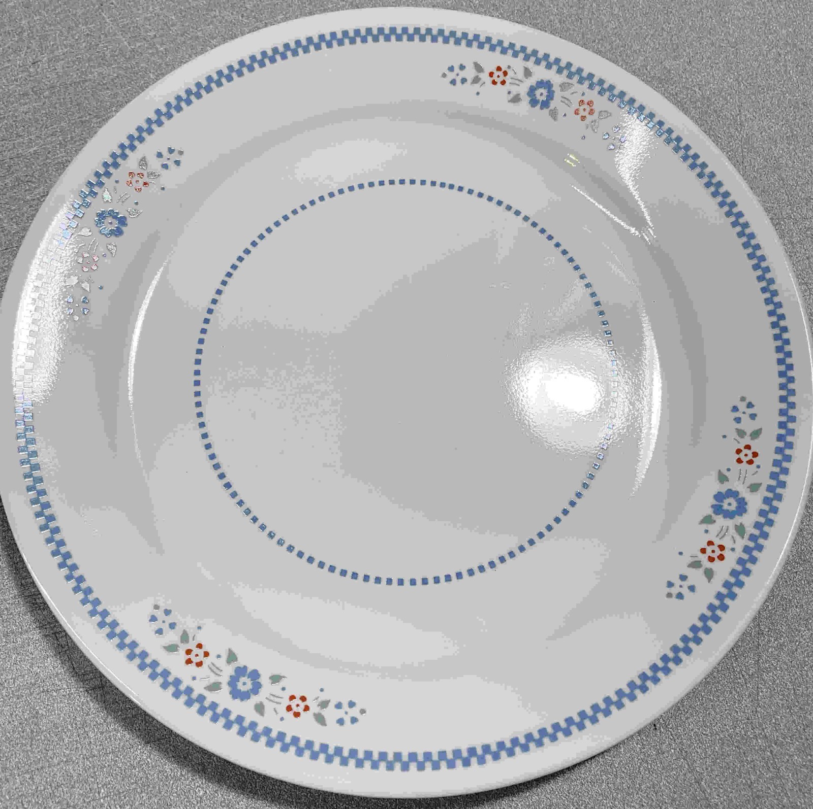 4 FOUR 10 1/4″ Dinner Plates Corelle by Corning Needlepoint Look UNUSED