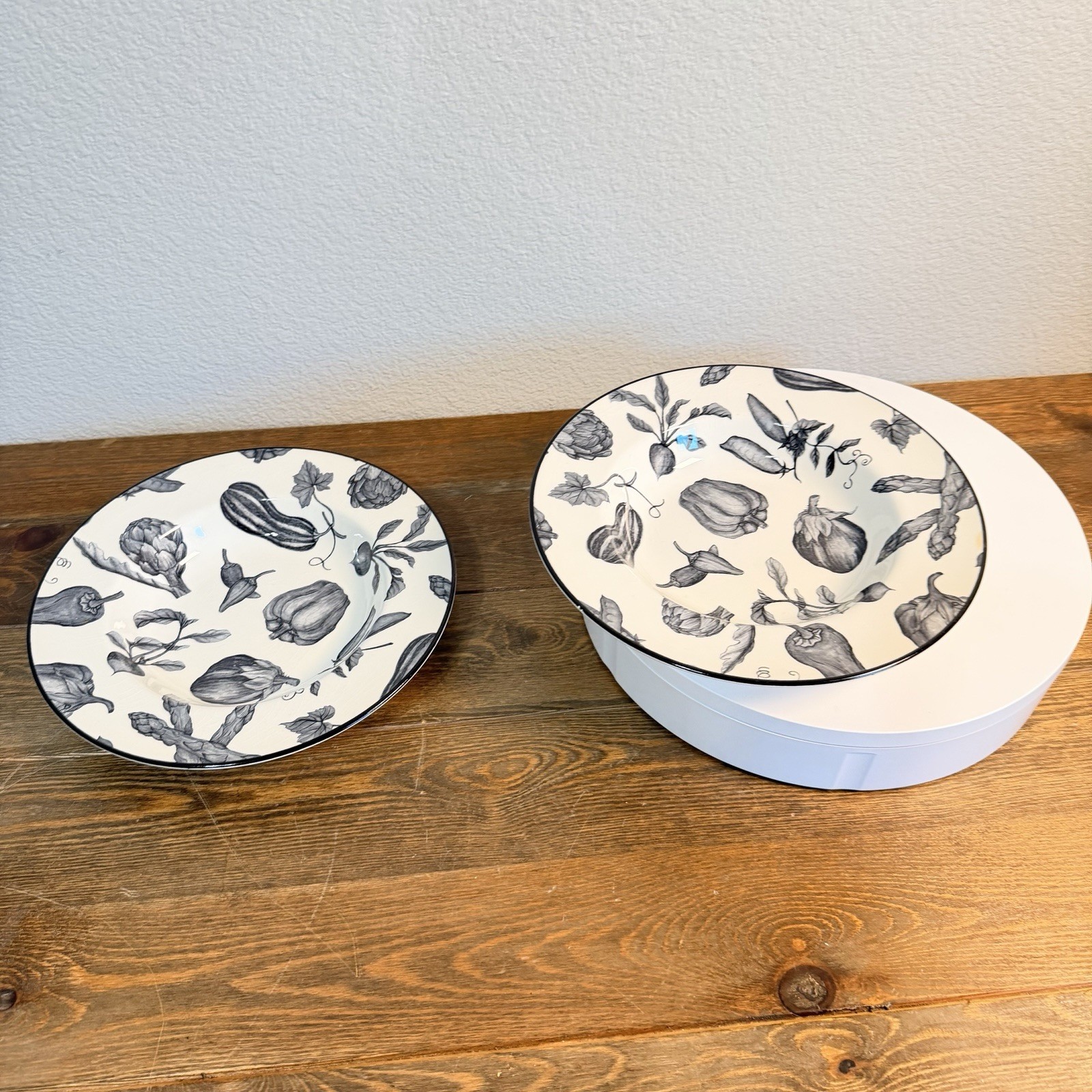 Royal Stafford Toile De Legumes Black Salad / Soup Plate Set Of 2 Replacements