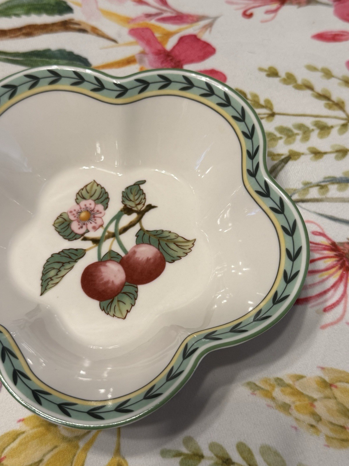 Villeroy & Boch French Garden Cherry Serving Bowl 6″ Candy Nuts Fruit Scalloped