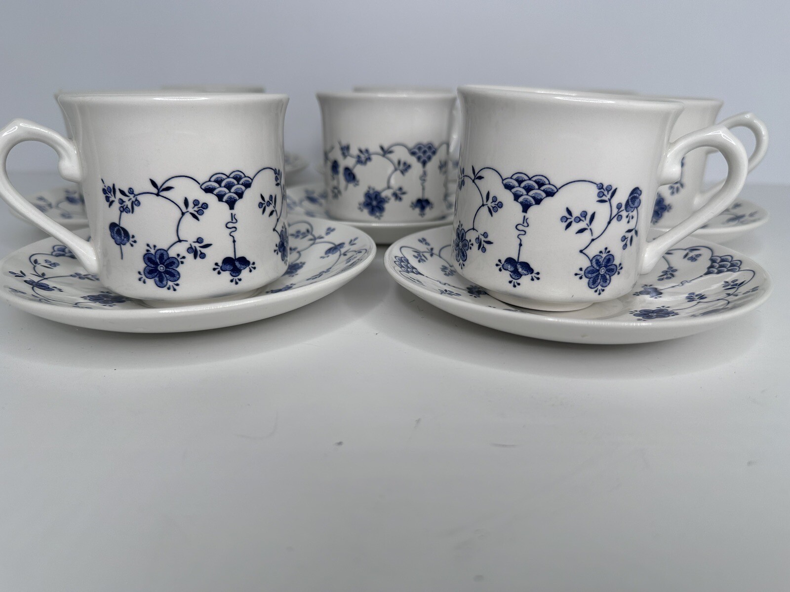 VTG Finlandia (Swirl Rim, England) CHURCHILL, Tea Cup And plate Set Of 16 pcs