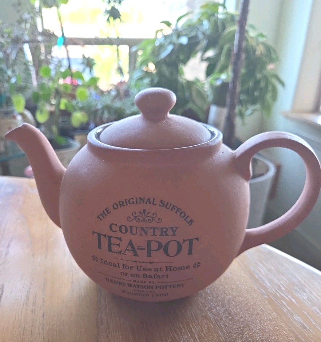 Henry Watson The Original Suffolk England Country Teapot – 8 3/4″ x 4 1/2″ x 5″