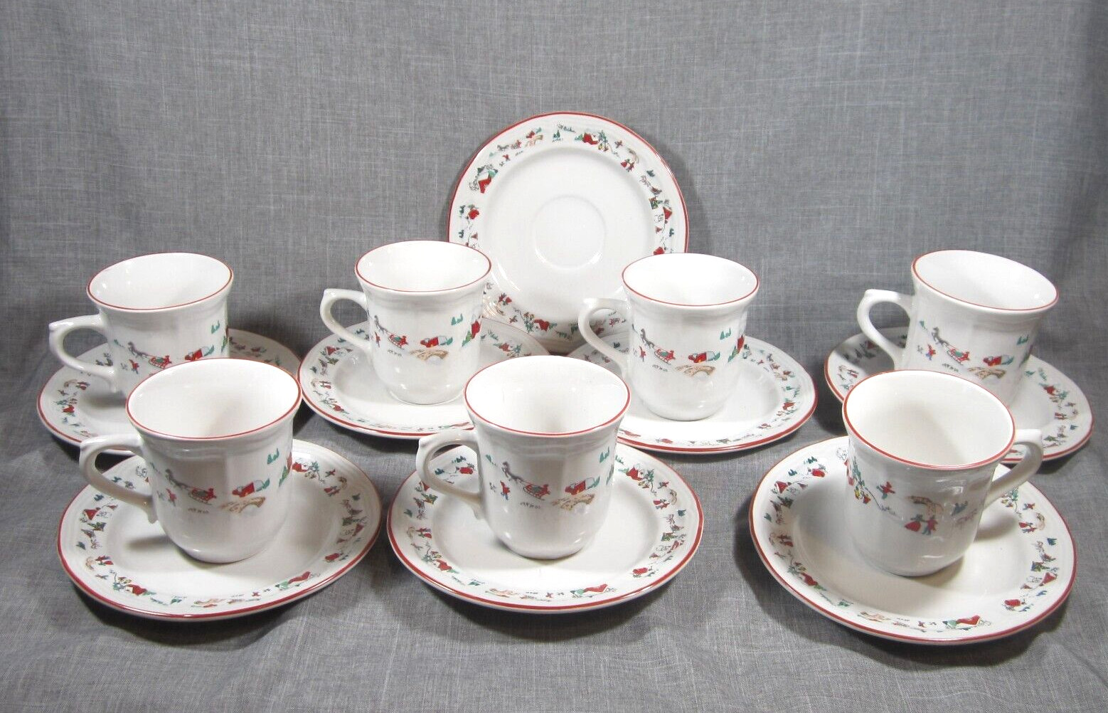 Farberware White Christmas #391 Set of 15 pieces; 7 Cups and 8 Saucers – EUC