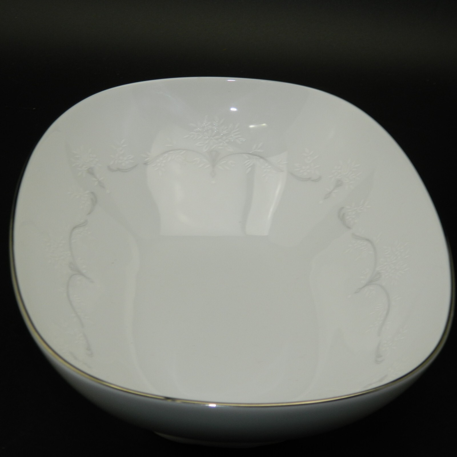 Whitebrook Vegetable Serving Bowl 10″ x 7″ Oval Noritake Platinum Trim 6441