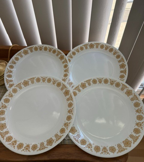 4 Corelle Livingware Corning Butterfly Gold 10 1/4″ DINNER Plates – Excellent