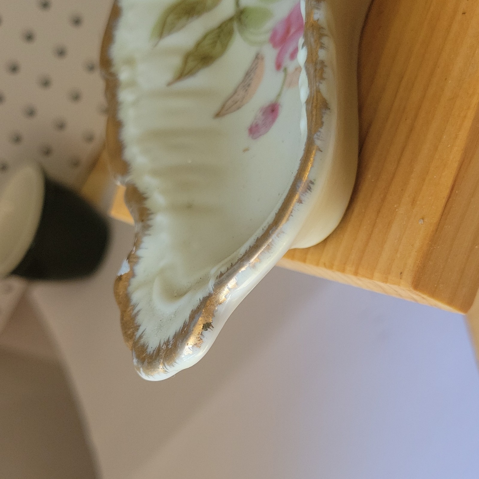 Floral Porcelain Oval Bowl Gold Trim Scalloped Rim 8.5″ Long White Pink Green