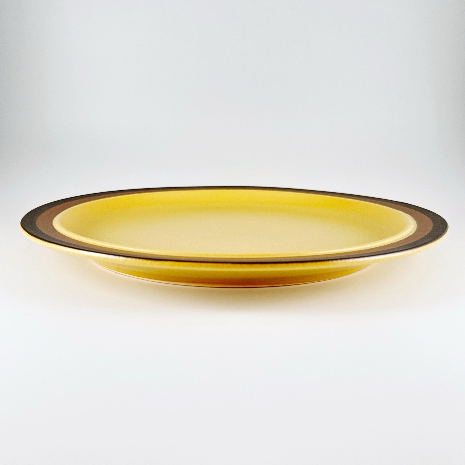 Kasuga Showa Stoneware Charger Serving Plate Arrow Springs Yellow Zuni Maize Vtg