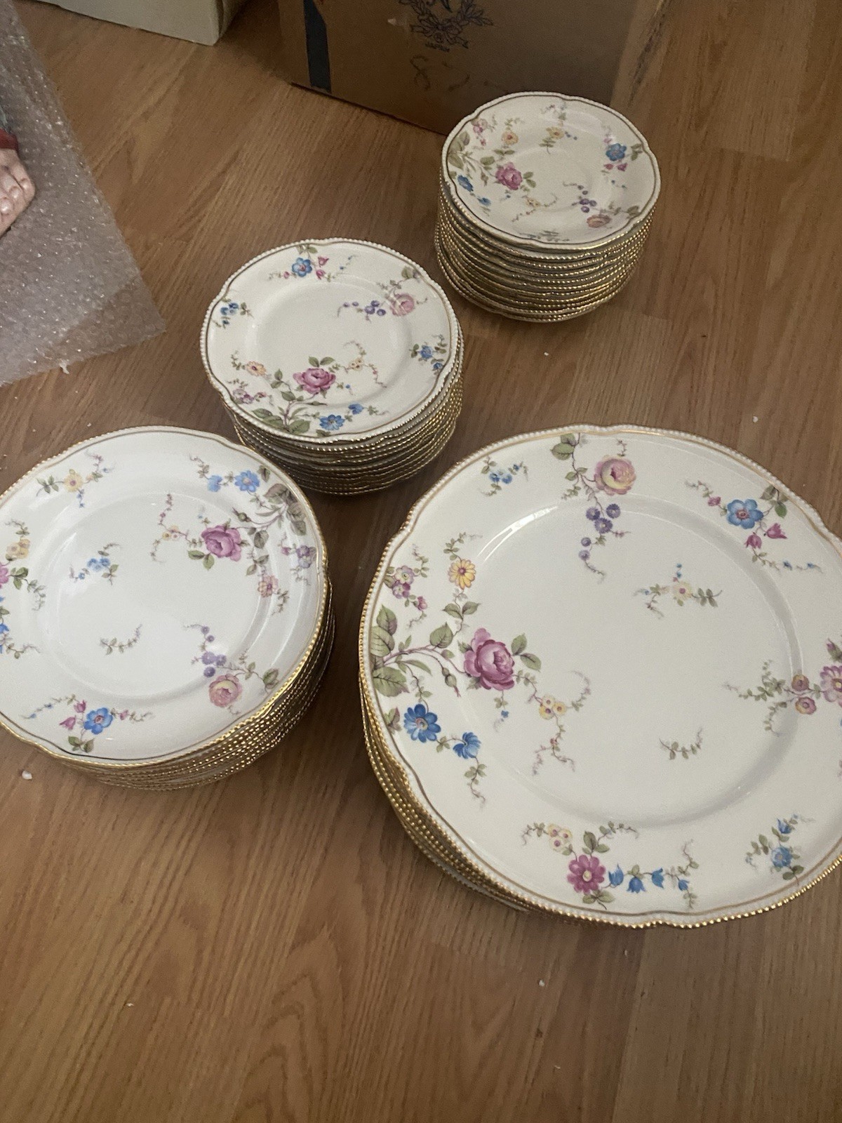 CASTLETON USA SUNNYVALE FIVE PIECE PLACE SETTING FOR TWELVE /60 PCS