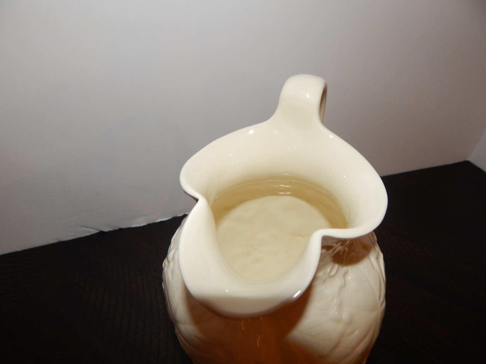 VTG Wedgwood Etruria & Barlaston 6½” Grapevine Ivory White Pitcher England JB2C