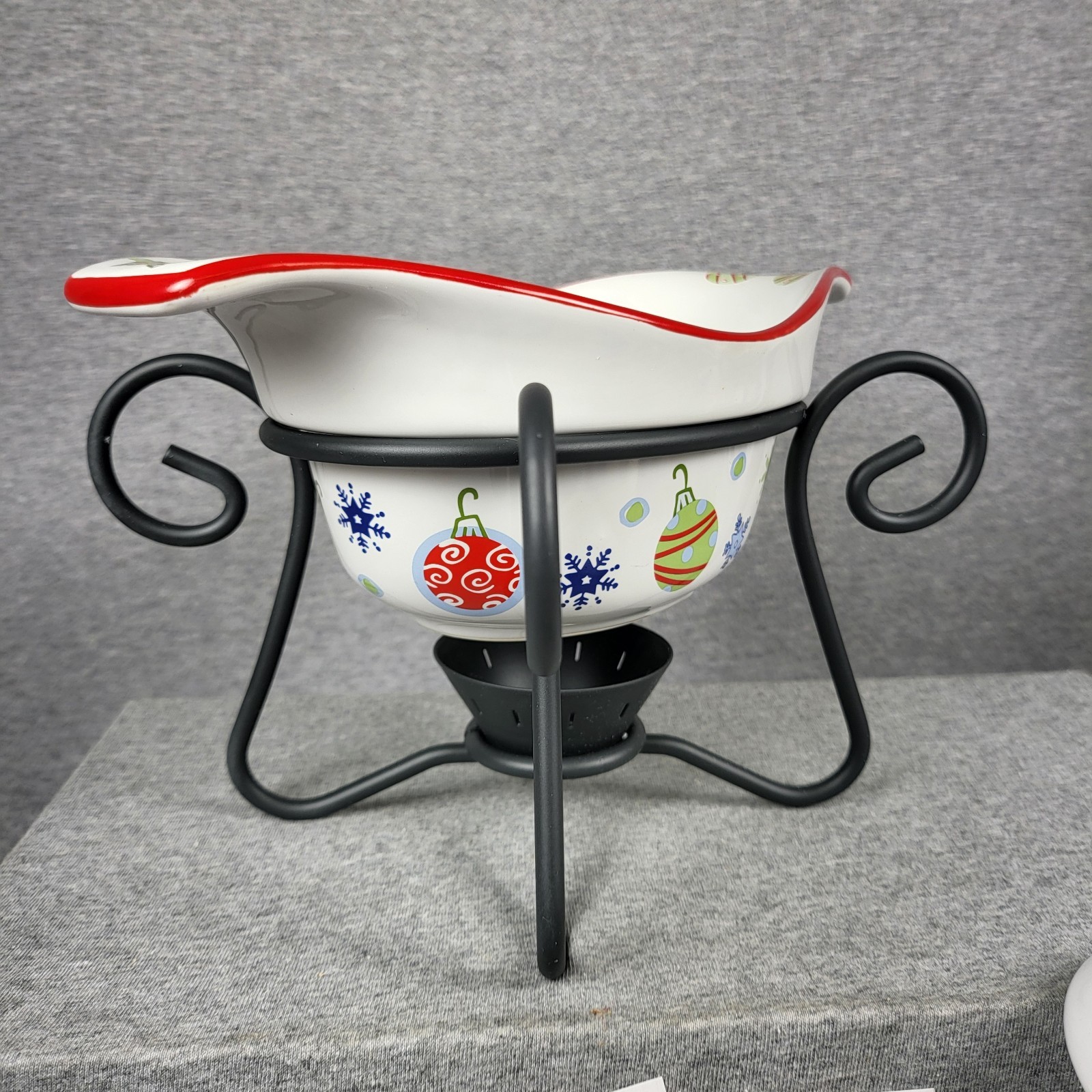 Pfaltzgraff Taffy Candy Christmas Gravy Server With Carrier And Tea Light