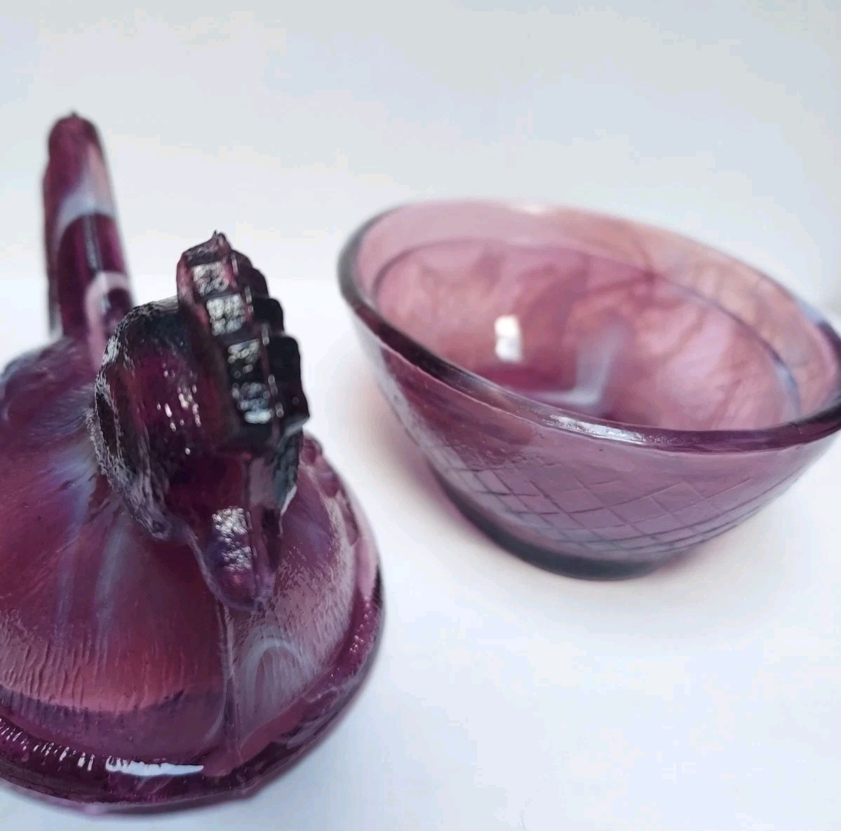 Purple White Slag Glass Swirl Chicken Hen On Nest Covered Dish