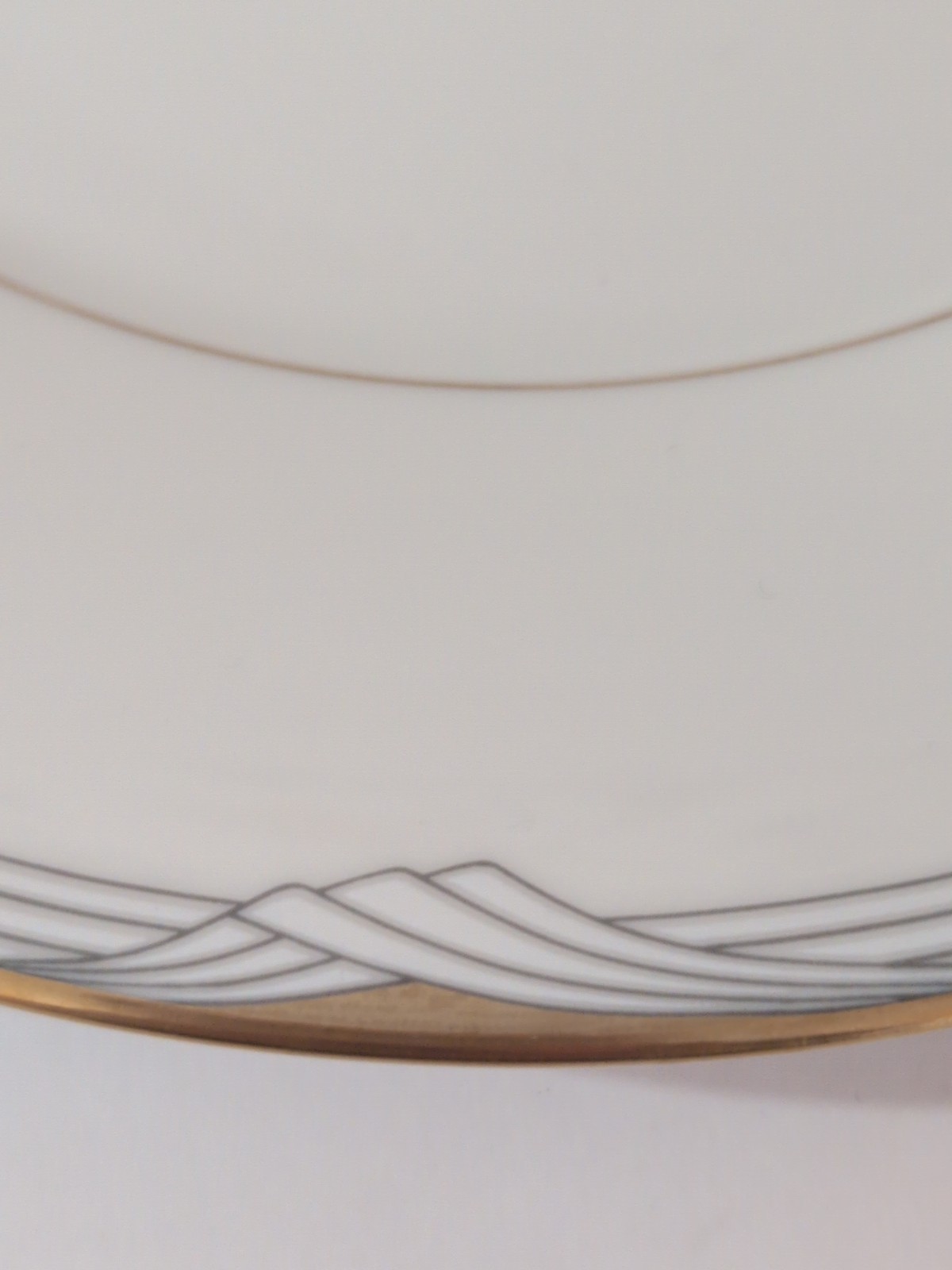 Noritake Fine China 7719 Golden Cove Plate, Gold Trim, 10 5/8 Inches