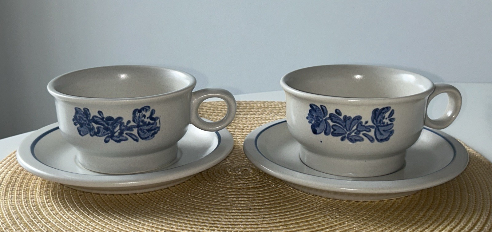 VTG Pfaltzgraff Yorktowne Stoneware Mugs Coffee Tea Soup Cups & Saucers (2) EUC