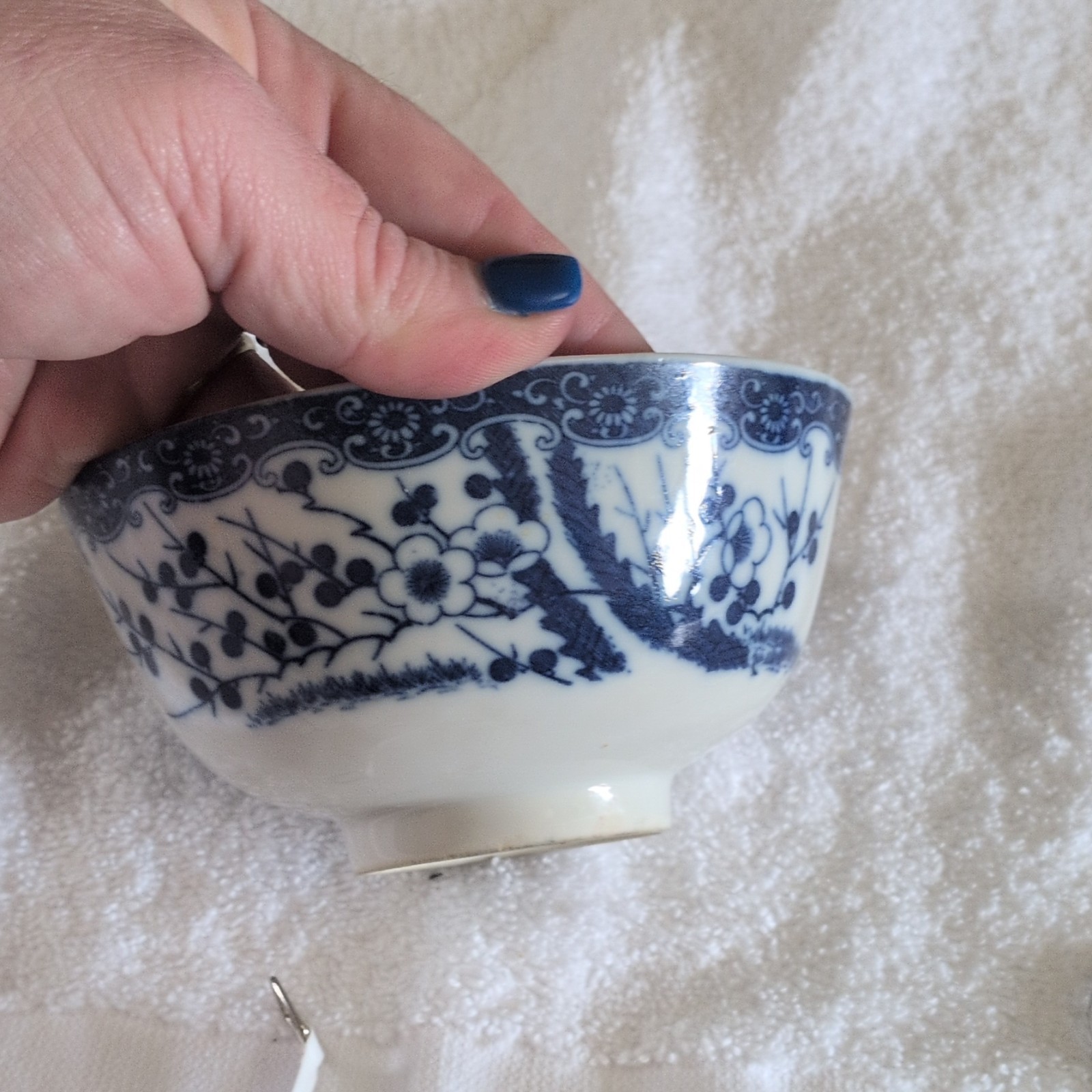 Porcelain Blue and White Floral Bowl ~11 cm Blue and White Pottery Round Glossy
