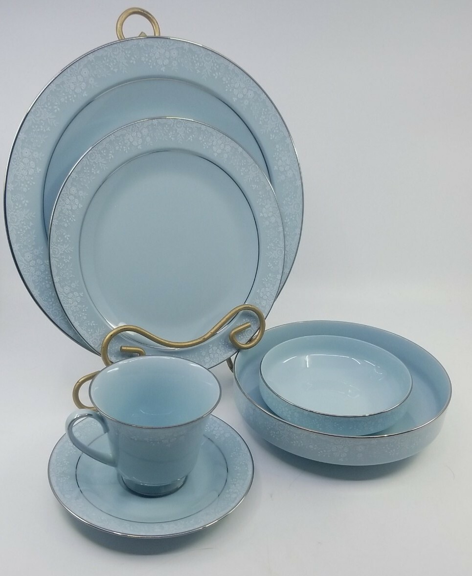 Noritake Fidelity Dinnerware 6pcs. Setting Blue White Flowers Platinum Trim EUC
