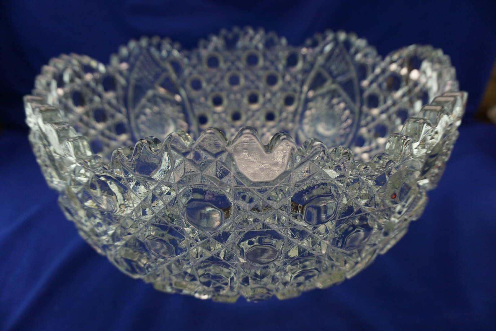 L E Smith Daisy & Button Punch Bowl & (18) Cups, 2 1/8″ in Original Box