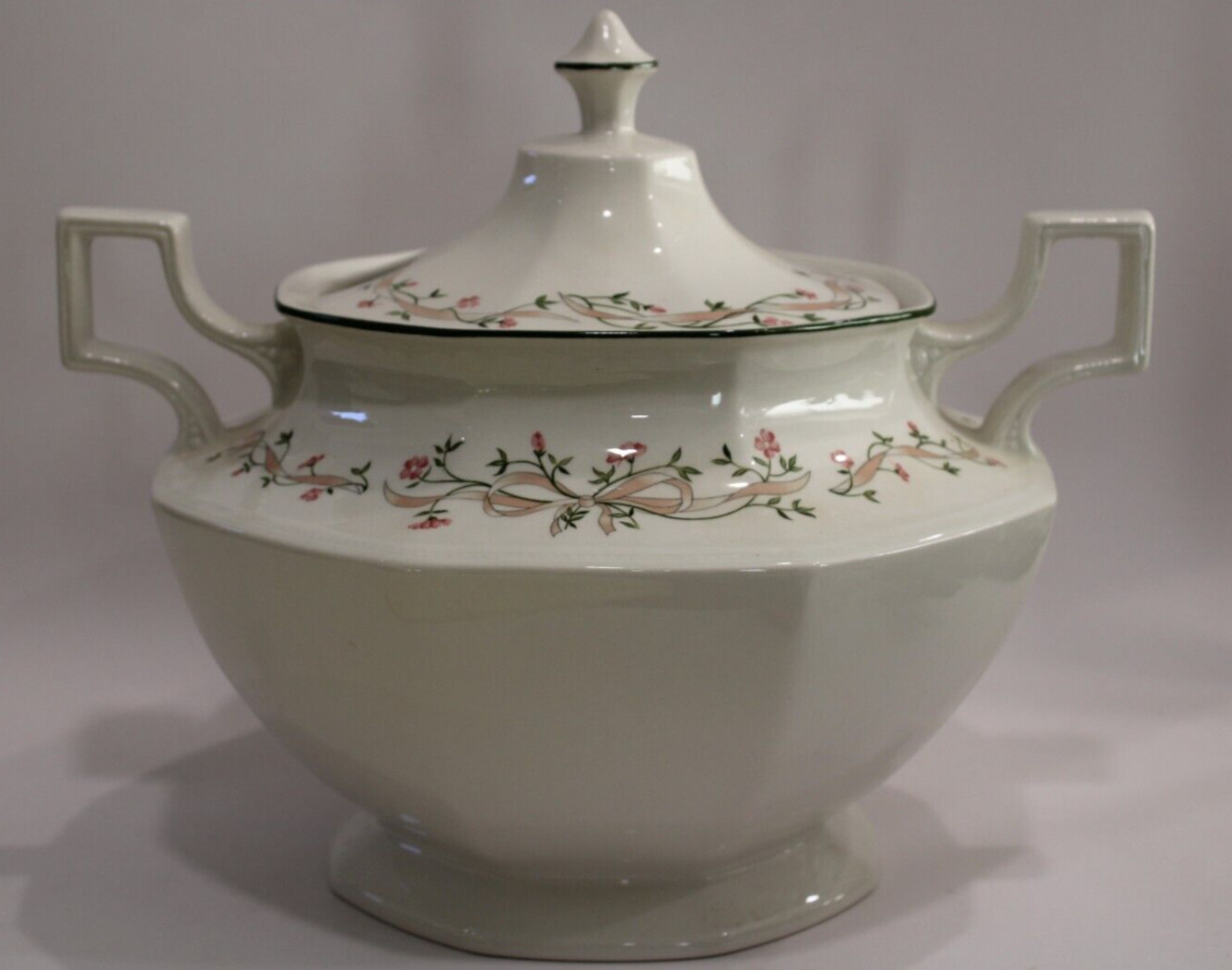 JOHNSON BROTHER Eternal Beau Soup Tureen w/lid (small chip see picture)