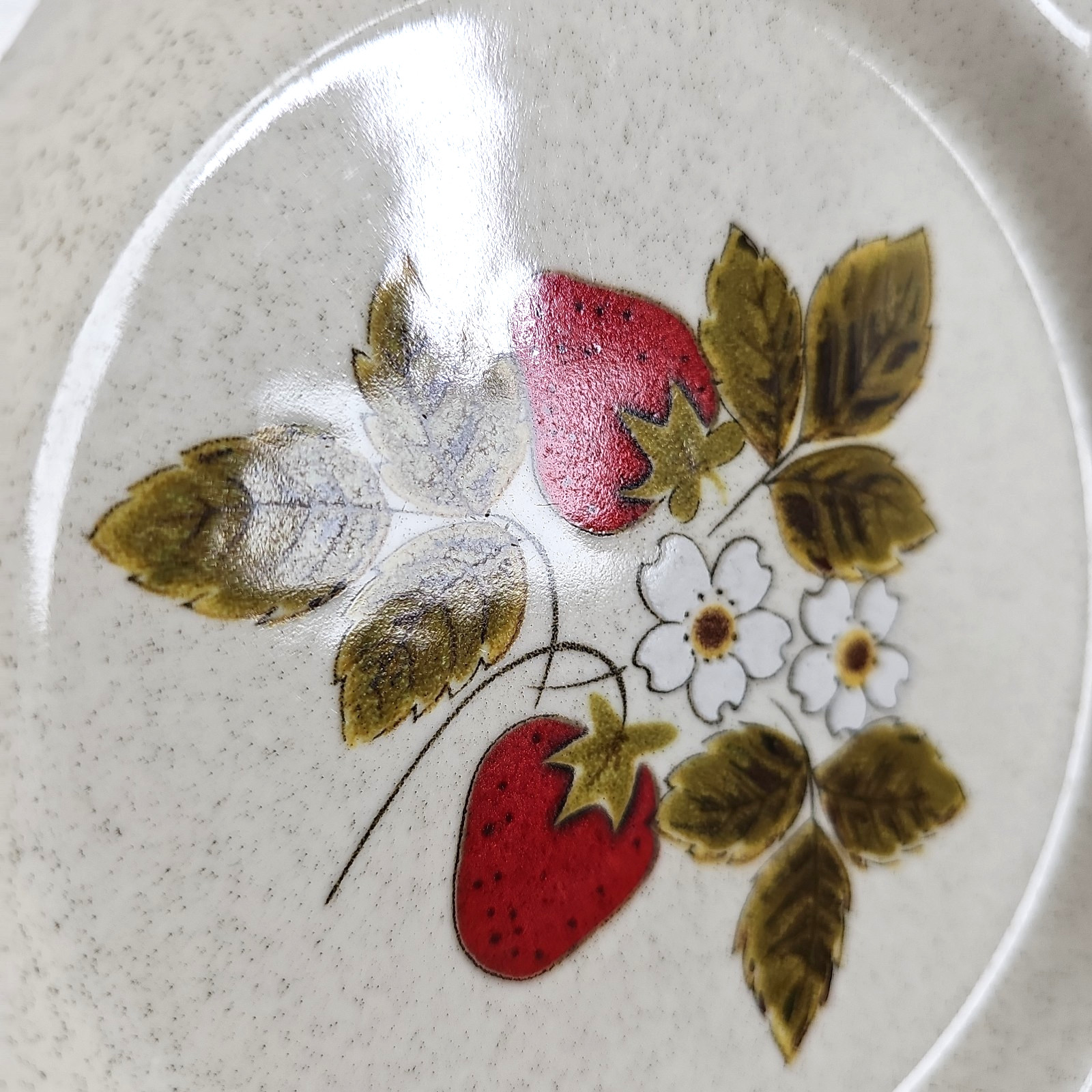 (8) Mikasa Strawberry Festival Salad Plates Set Vinage Fruit Scalloped Retro Lot