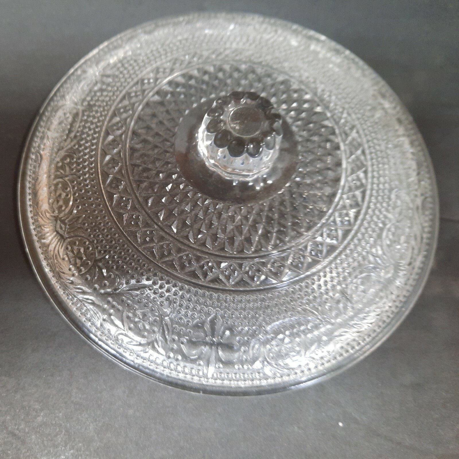 Vtg Kig Malaysia Pressed Sandwich Glass 5.25 Round Server/Candy Bowl with Lid