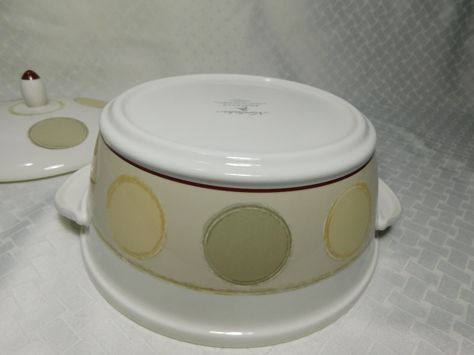 Noritake Mocha Java 2.5qt Covered Casserole Dish 7989, Ambience