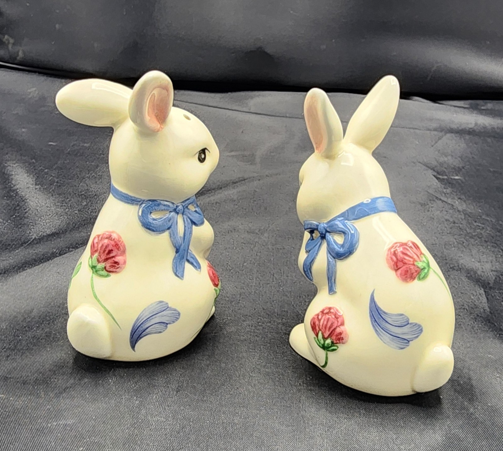Lenox Poppies on Blue Salt and Pepper Shakers Bunnies Rabbits Easter