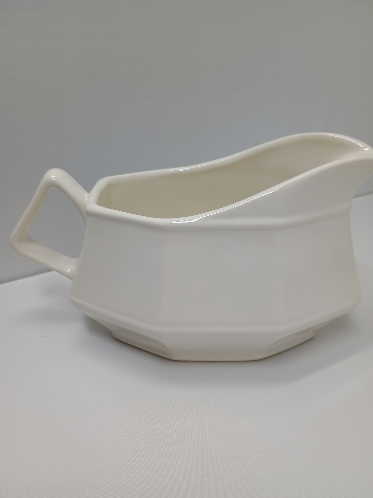 Vintage Homer Laughlin Colonial White Dover Gravy Boat Ivory White Ironstone