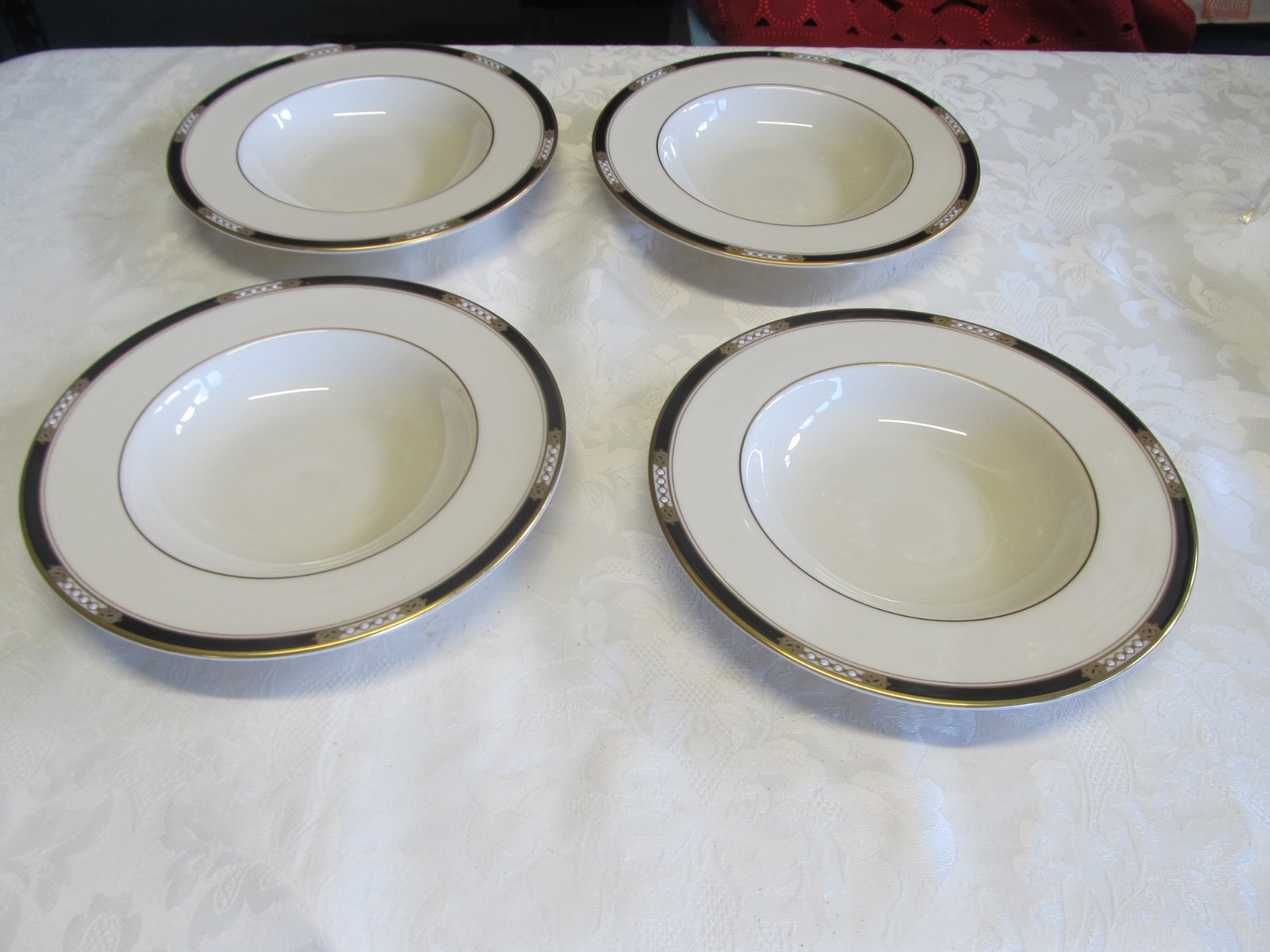 LENOX Presidential HANCOCK 4 Rimmed Soup Bowl 8 1/4″ Raised Dots Gold/Black