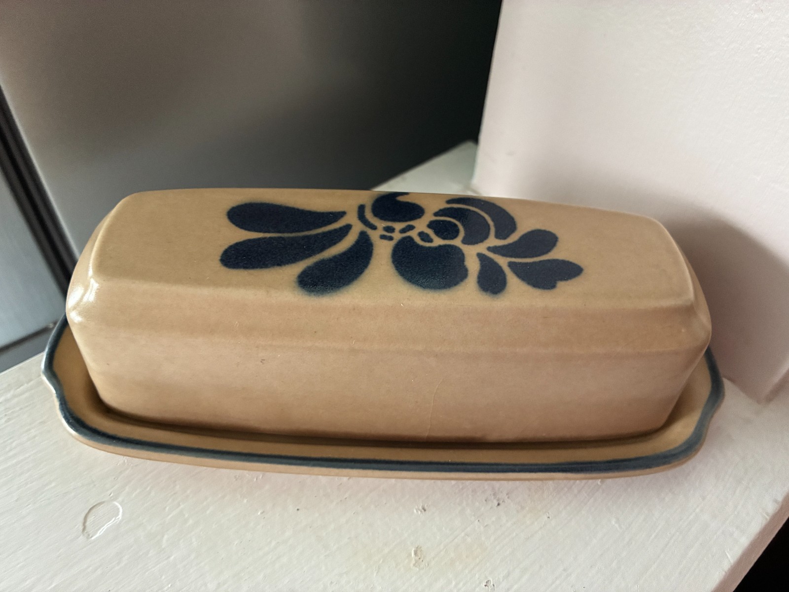 Pfaltzgraff Folk Art Covered Butter Dish 7 1/2”x 3 1/8”x 2 3/4” Vintage Rare