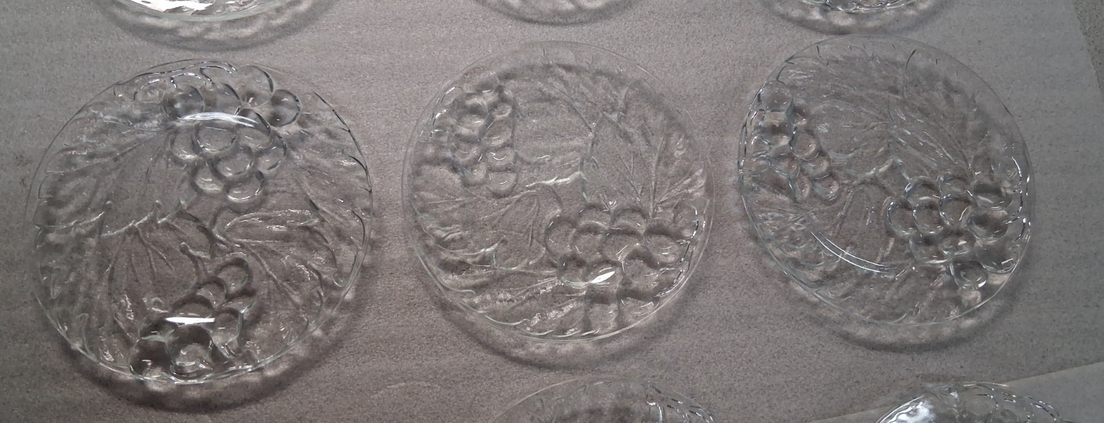 Set Of 12 KIG VINTAGE Grapes & Leaves 7 1/4″ Salad/Dessert Plates Indonesia