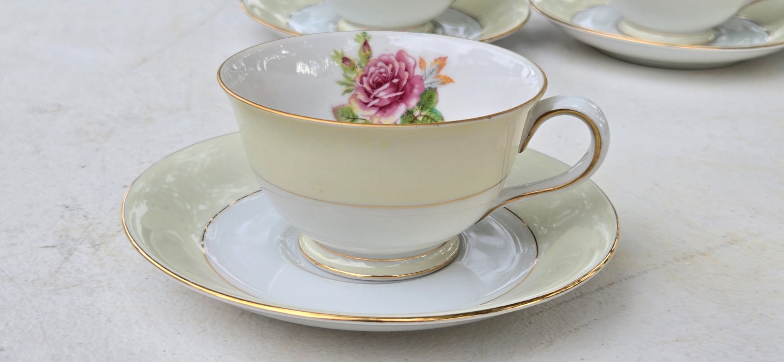 Fuji China Rosette Set of Four Cup W/Saucers Gold Rim Made in Occupied Japan b