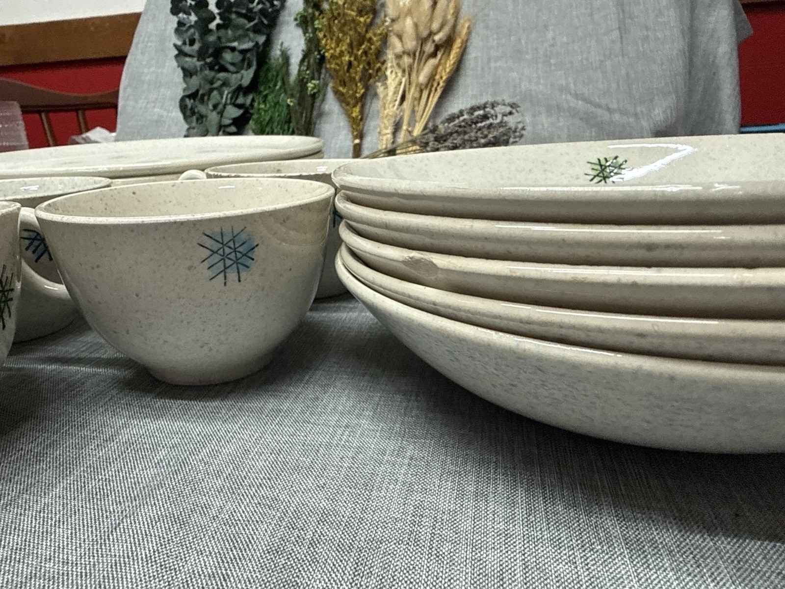 28-Piece Vintage Badonviller France Hand Painted Atomic Starburst Dinnerware Set