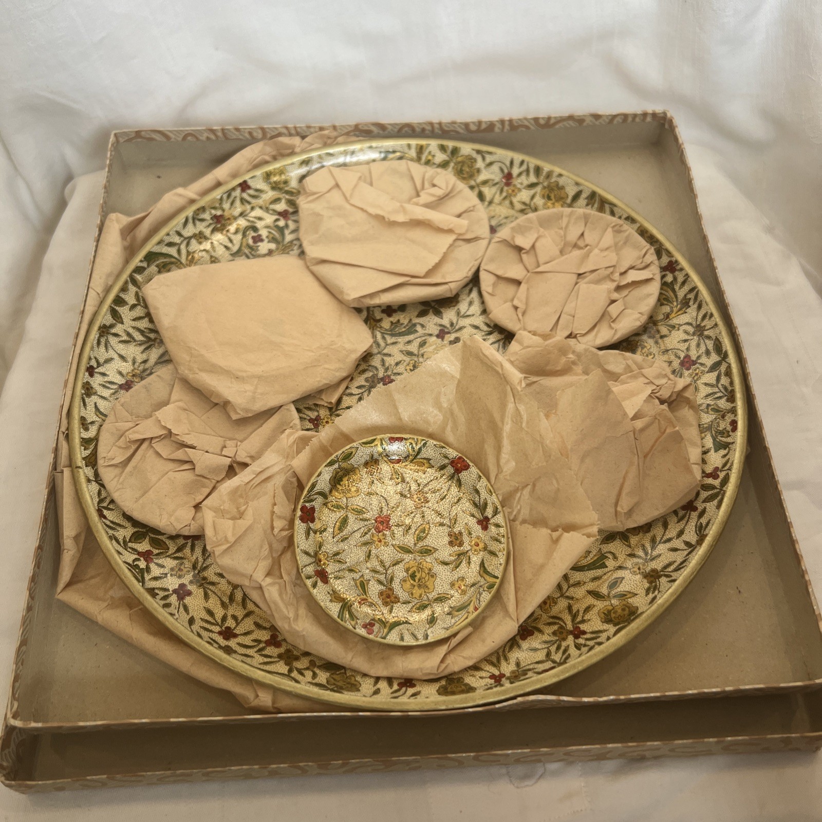 Vintage Spode Morris & co Collection one 12in and six 3.5in plates