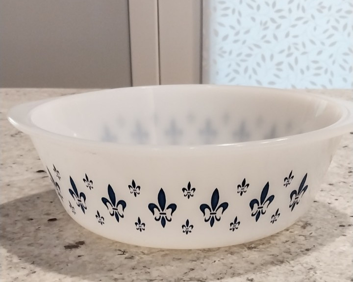 Vintage GLASBAKE FLEUR DE LIS 2 Quart Casserole #J514