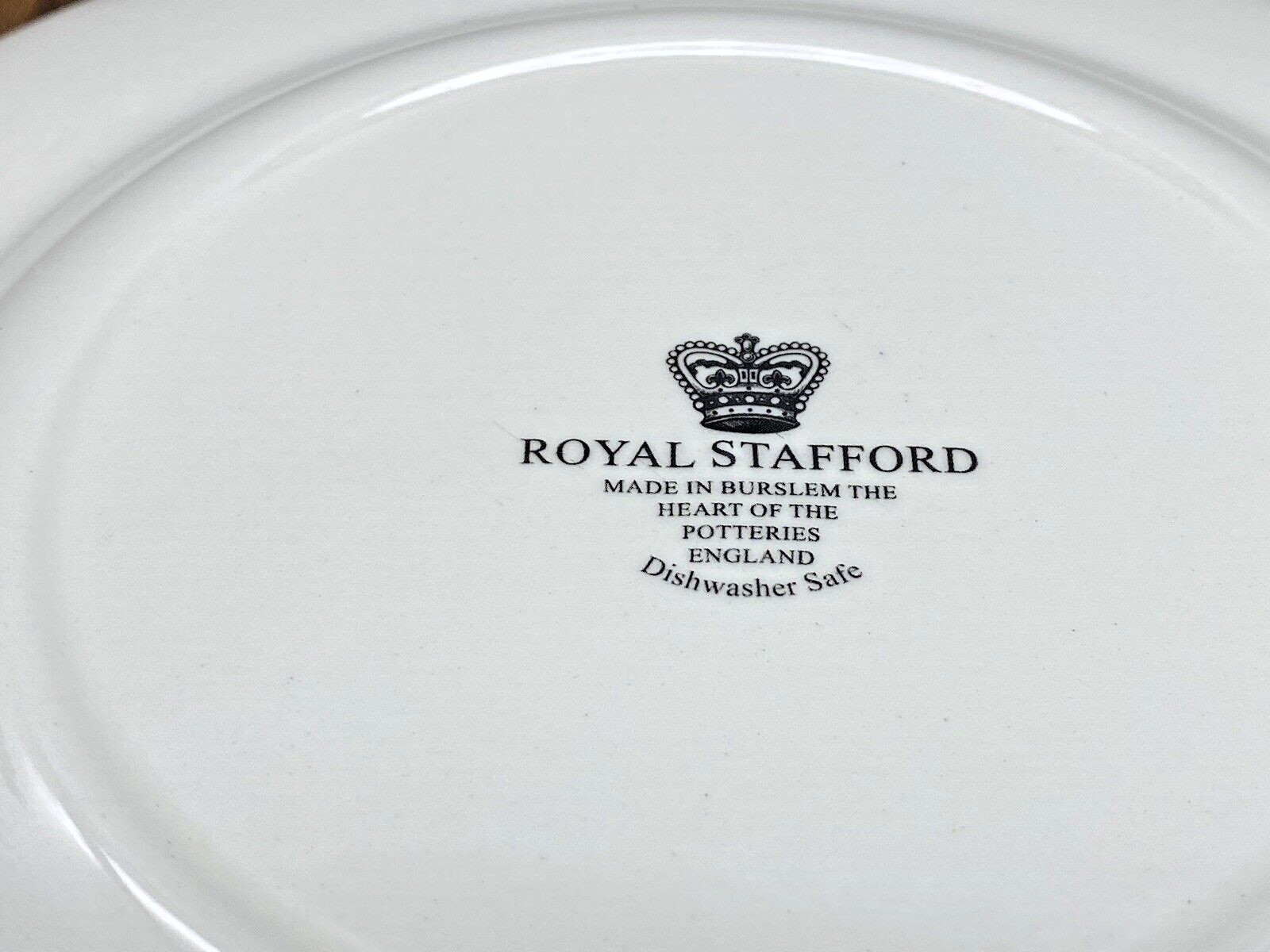 NEW-Royal Stafford CHRISTMAS TOY SHOP 8.5″ Salad Plates Pine Border (SET OF 2)