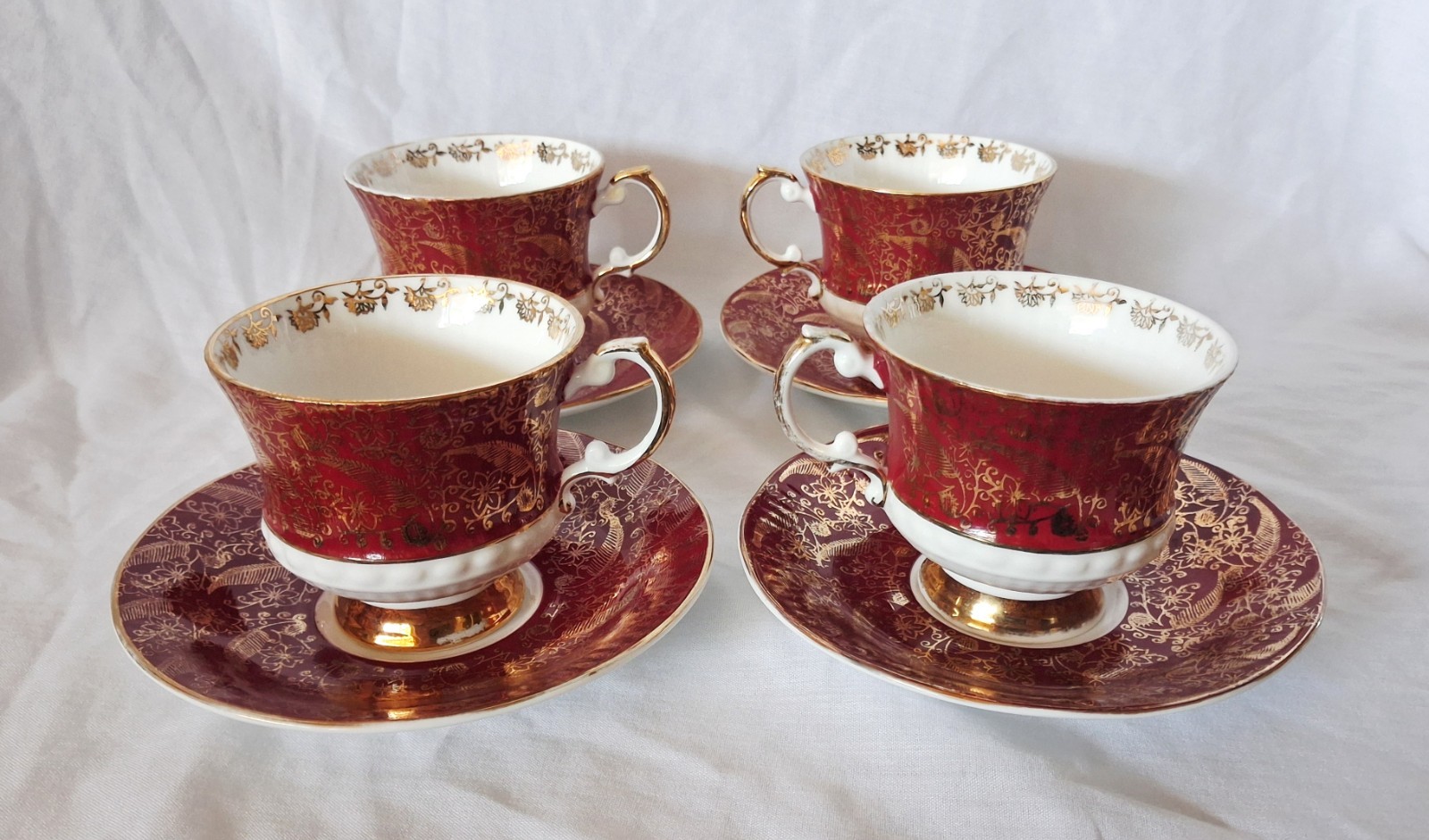 Elizabethan SOVEREIGN RED Footed Tea Cups & Saucers (Set of 4) Gold Gilt
