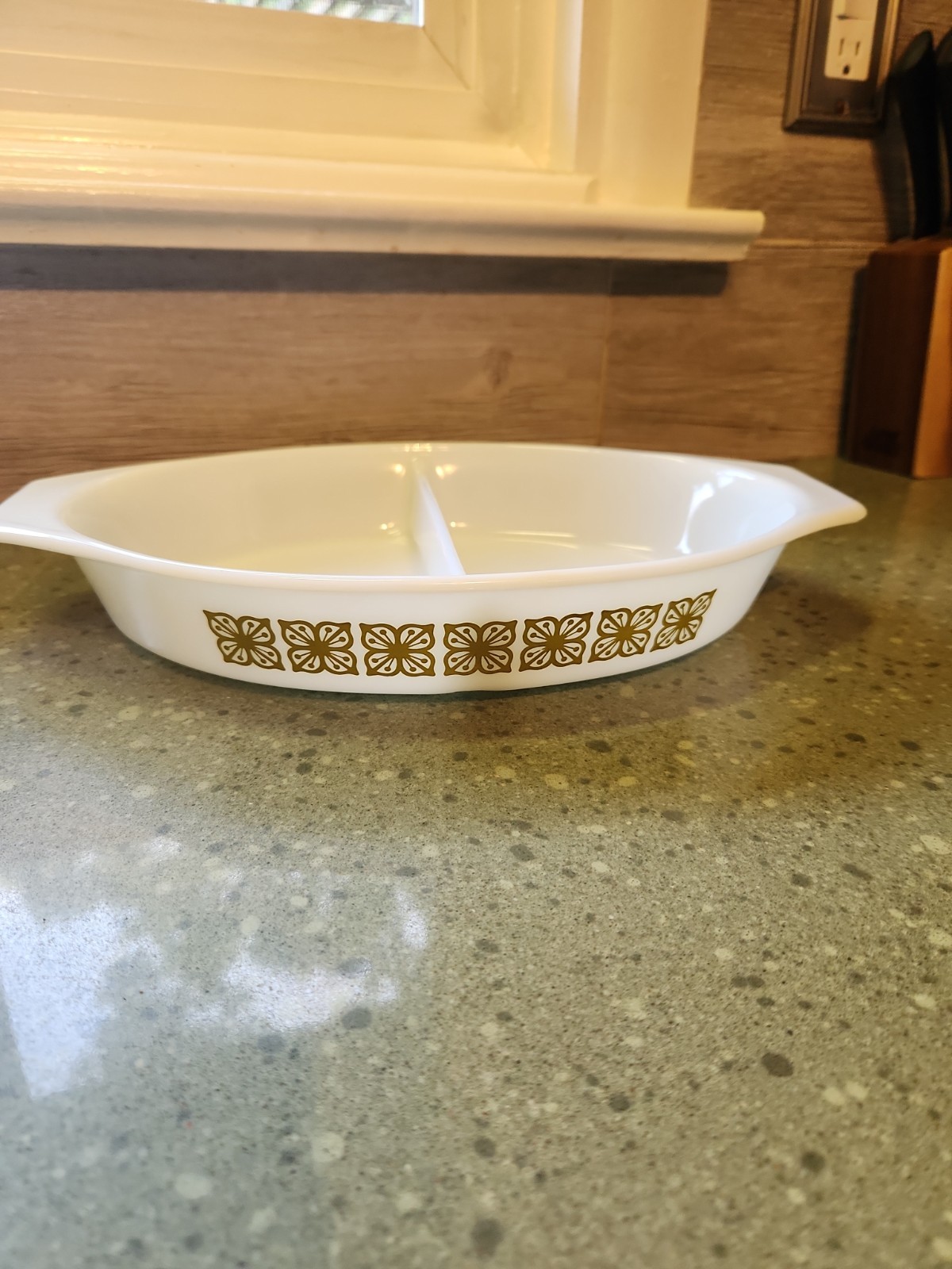 Vintage Pyrex Verde Floral 1 Quart Divided Casserole Dish Avocado Green