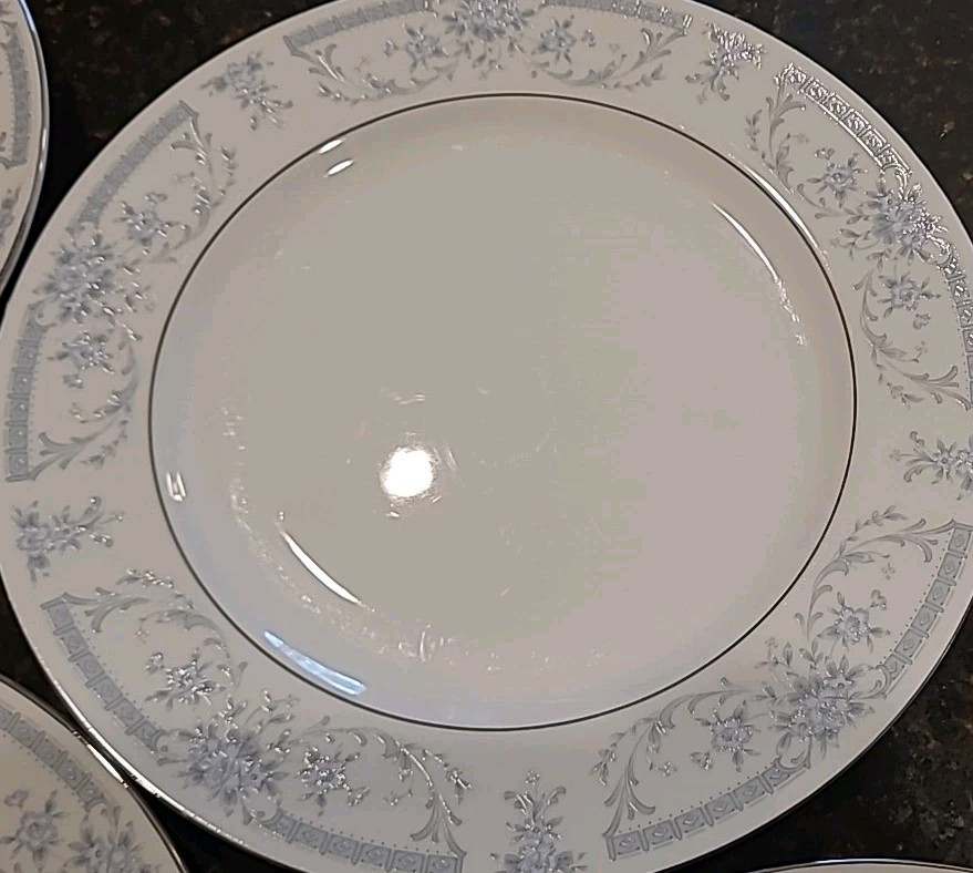 SET (7) Sheffield BLUE WHISPER Porcelain Fine China 10.25″ Dinner Plates Japan