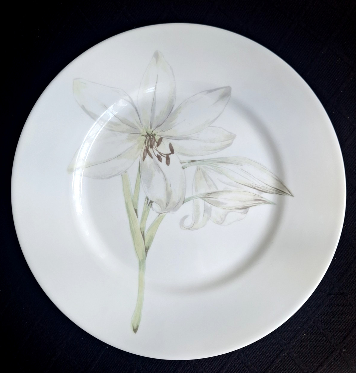 Corelle White Flower Lily Dinner Plates Set of 2 Retired 10.75″ Garden Party