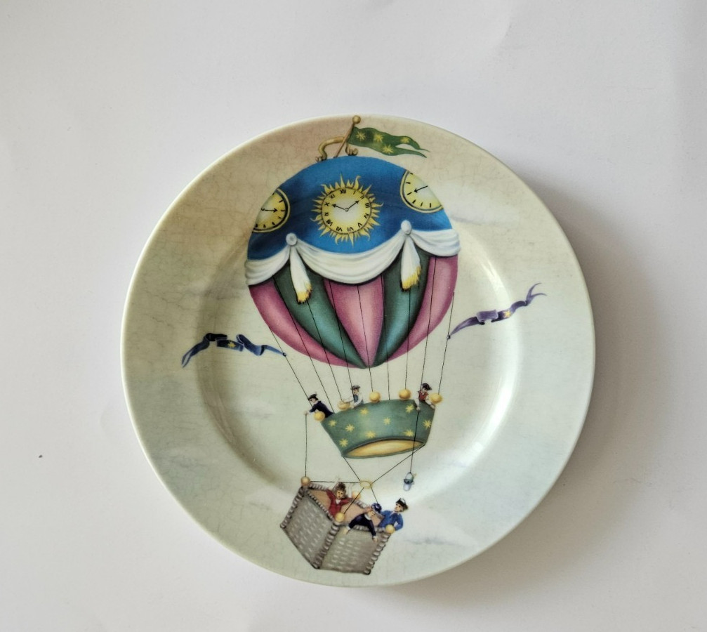 NEW Flying Fantasy by Salisbury Porcelain Hot Air Balloon Motifs Set 4 Plates 8″