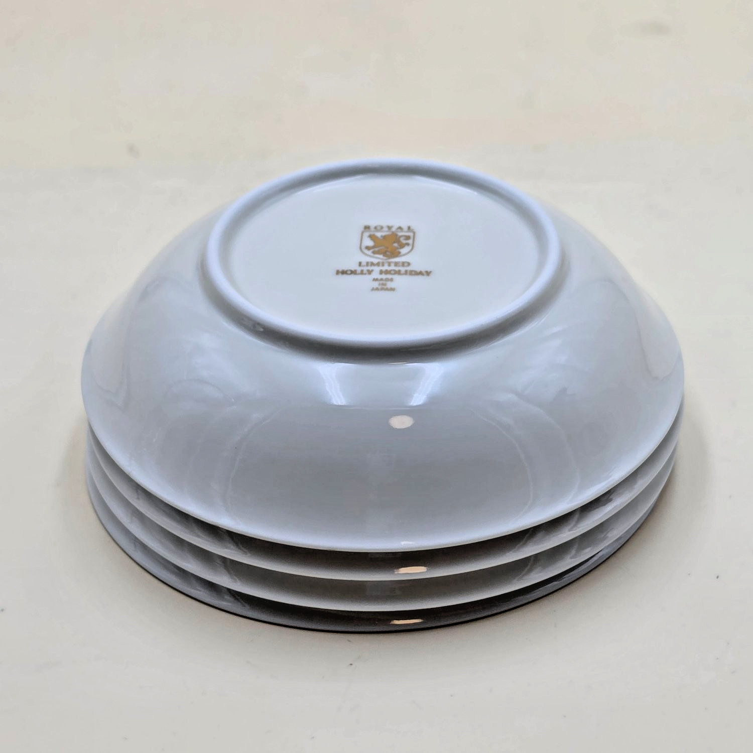 Royal Limited Holly Holiday 5.5″ Porcelain Fruit Bowls Set 4 Christmas Gold Trim