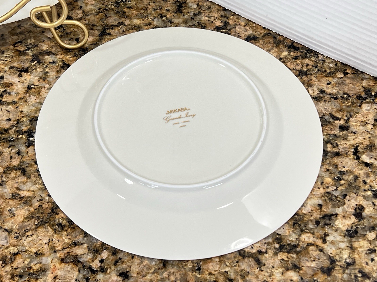 VTG 5 Pc Mikasa Grande Ivory 12 Chop Plate 10-7/8 Floral Porcelain Dinner Plates