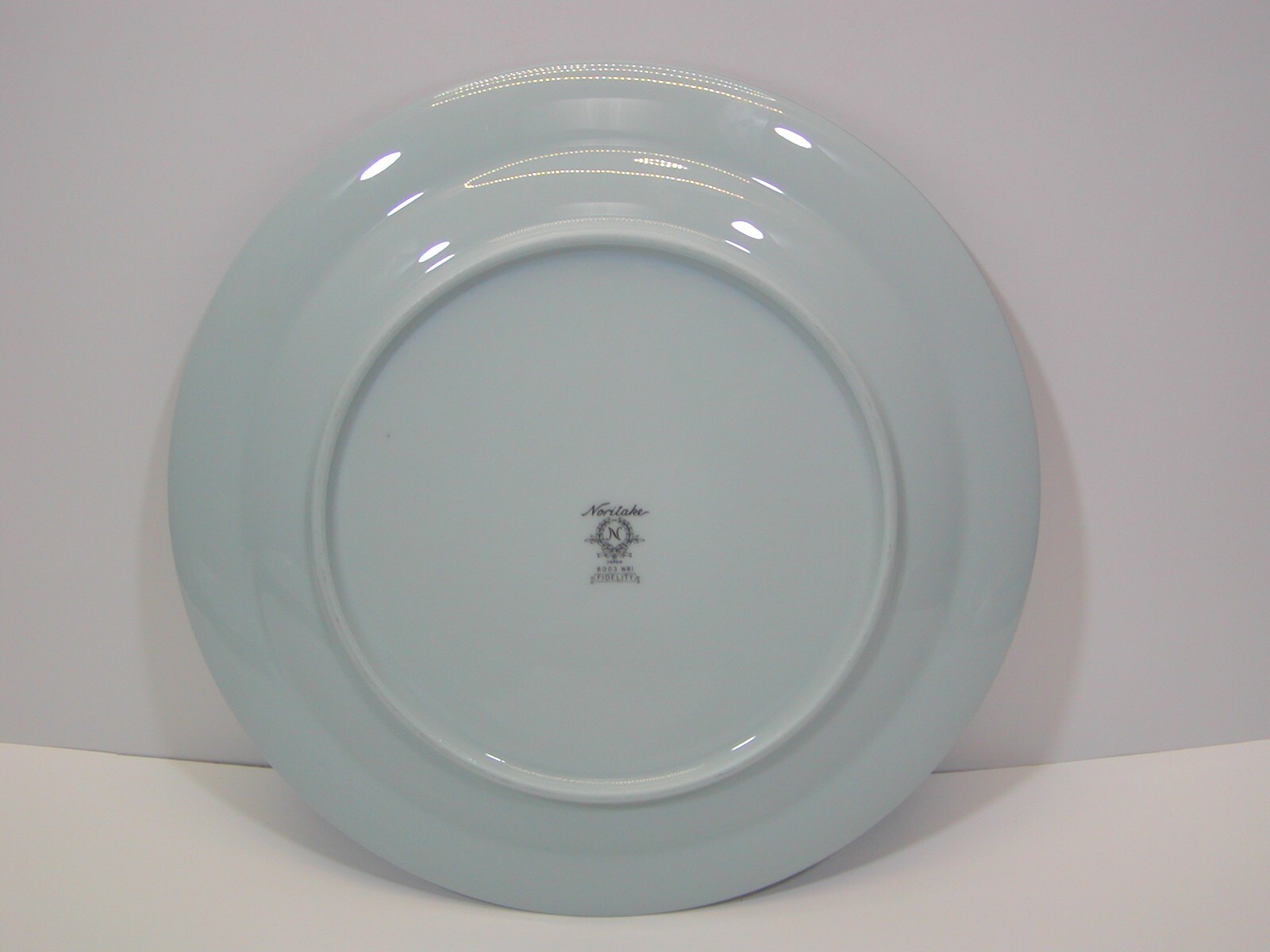 4 NORITAKE FIDELITY 10-3/8″ USED DINNER PLATES 8003 W81