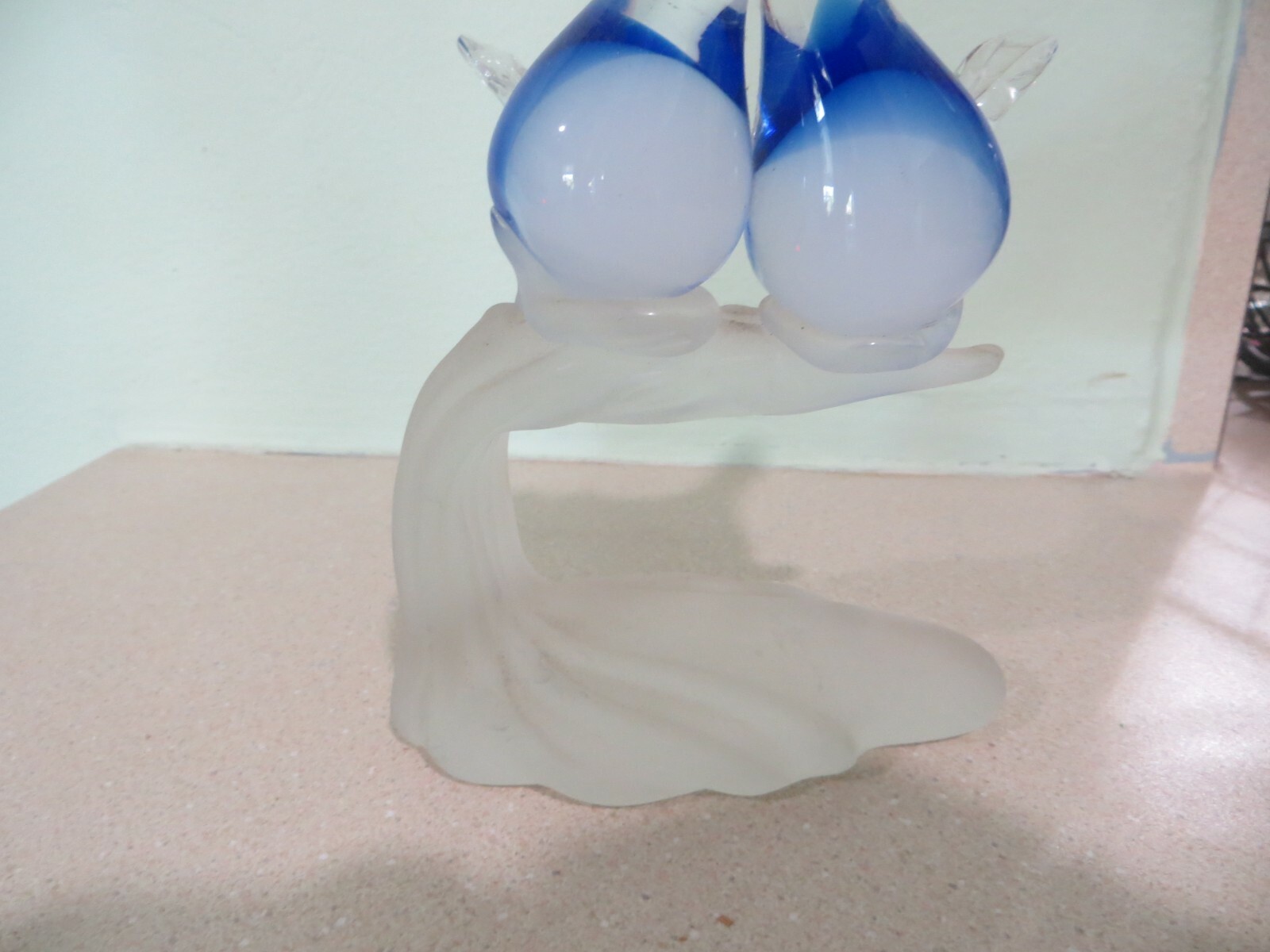 BEAUTIFUL ARTGLASS LOVEBIRDS ON PERCH BLUE AND CLEAR GLASS, 5 1/2 X 4 1/2 INCHES