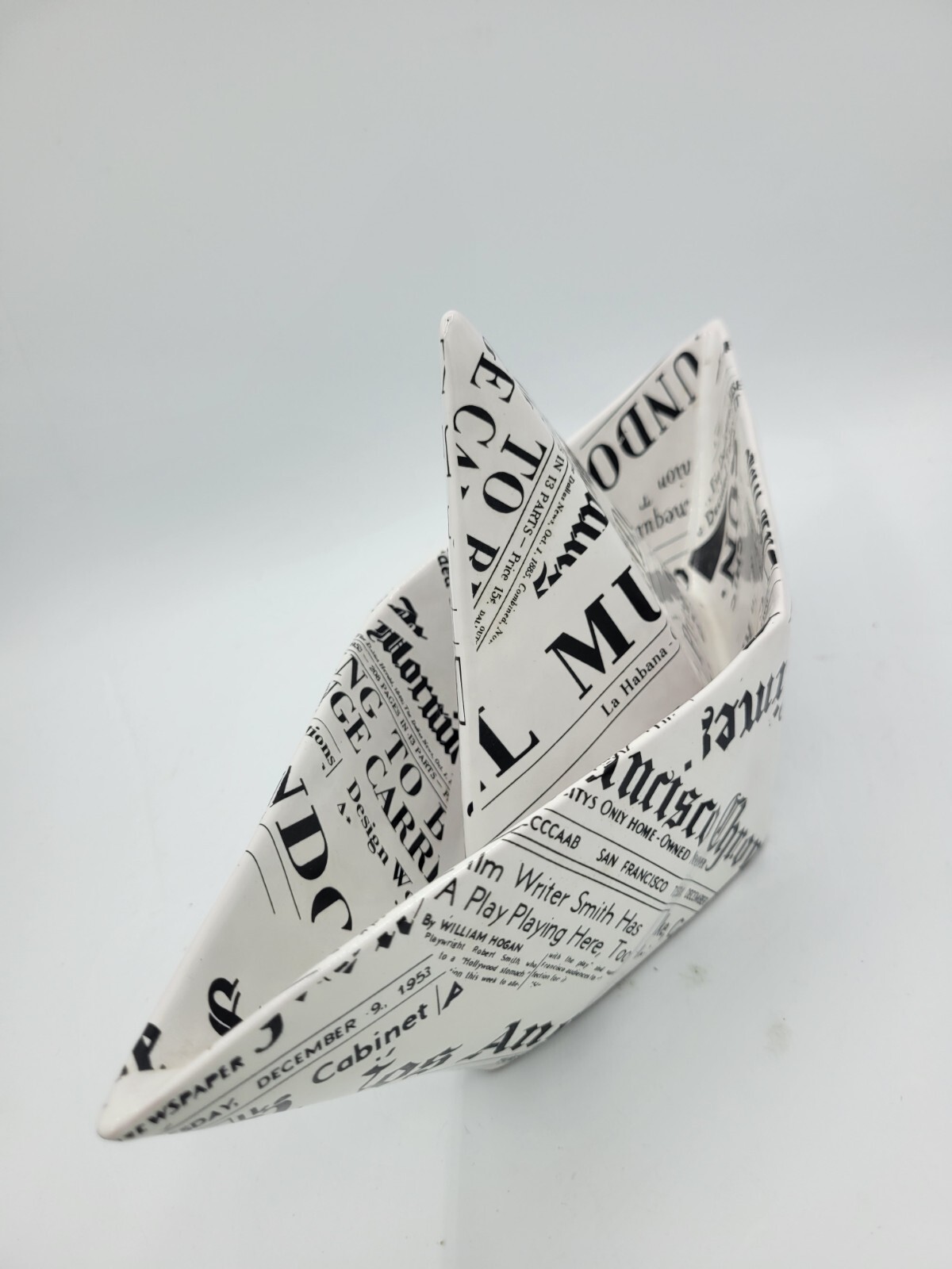Firenze Il Cardo D’oro Italy Pottery New York Times Newspaper Paper Boat Bowl