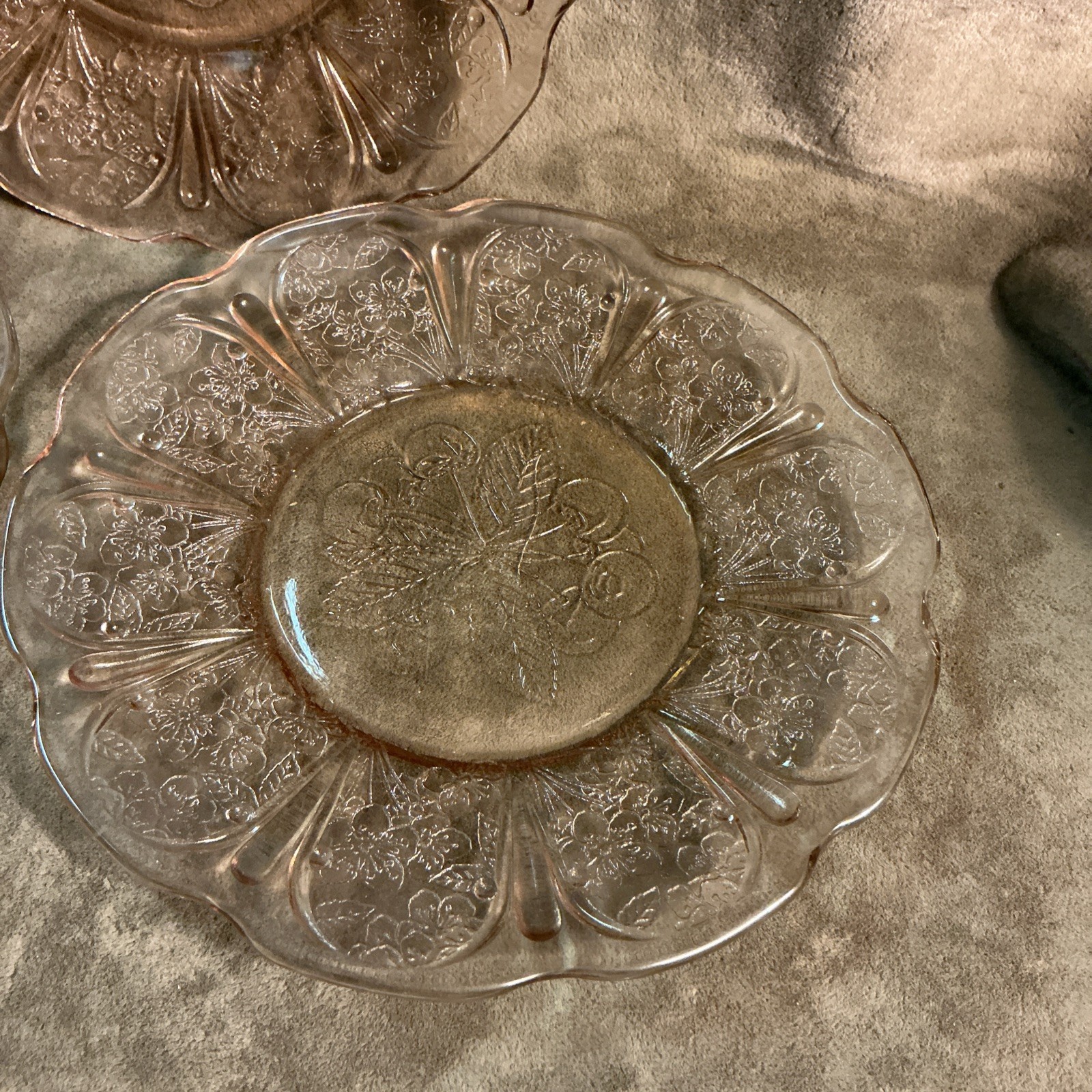 1930s Jeanette glass cherry blossom pattern small plate a lot of four pieces